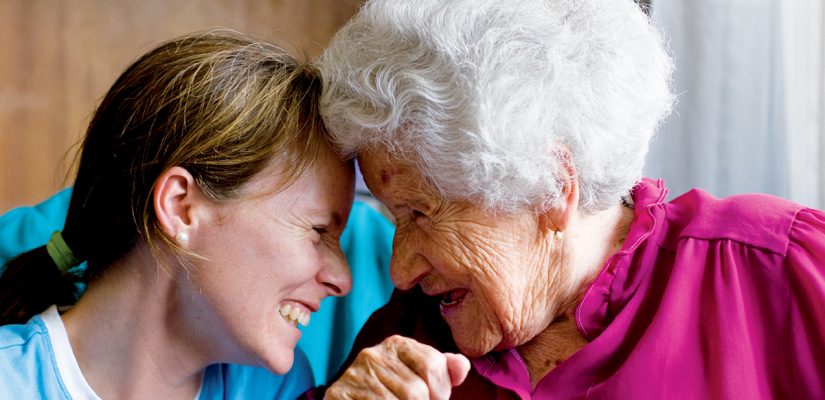 Comment aider les personnes âgées bénévolement ?